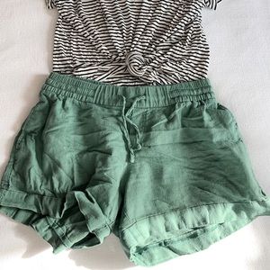 Old Navy green linen shorts